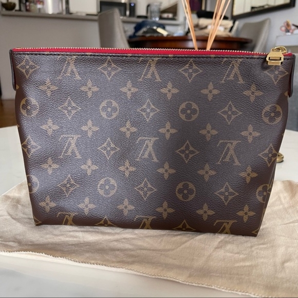 LV | Discontinued Monogram Pallas Beauty Case - Picture 3 of 10